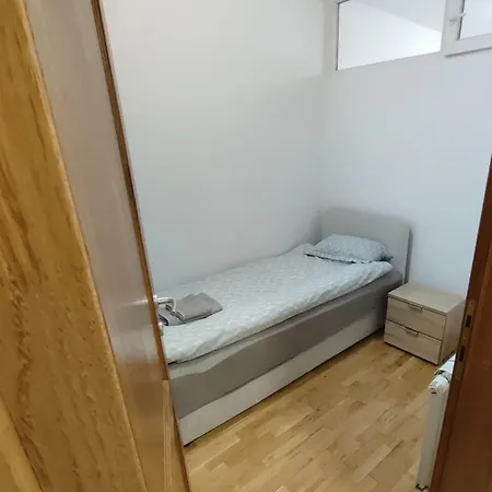 Apartment Mak *